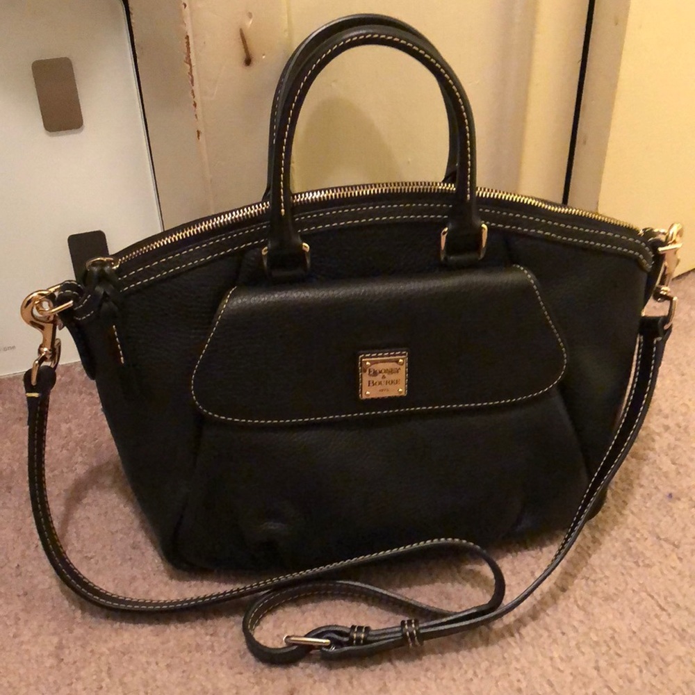 Dooney & bourke black bag